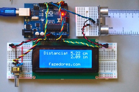 Arduino com sensor ultrassônico e display LCD